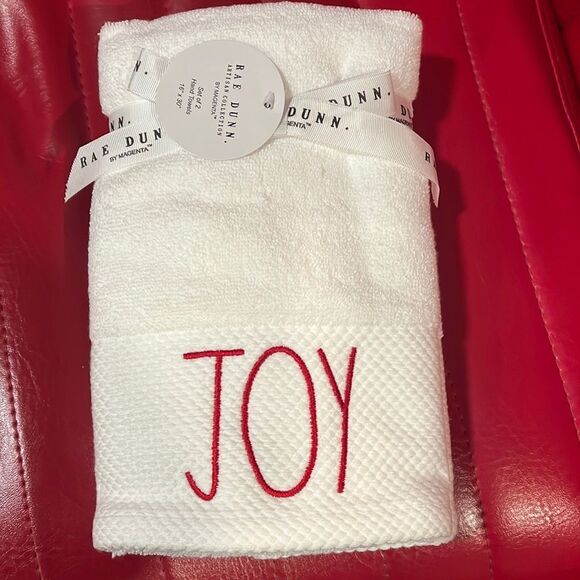 NWT Rae Dunn Christmas hand towels - Picture 1 of 2